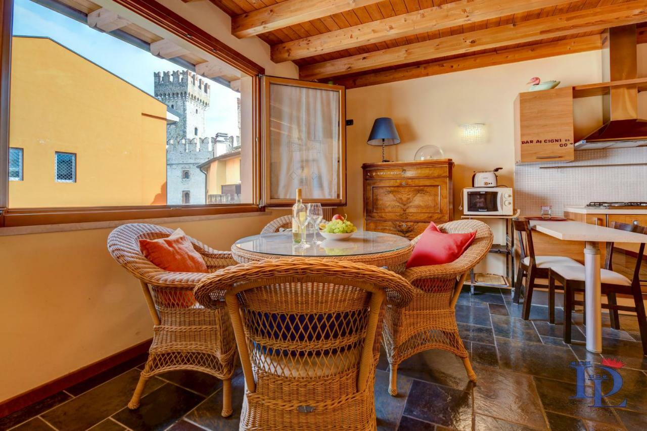 Desenzanoloft Official Partner Marriott Homes & Villas -Penthouse Never Say Never Sirmione Castle View Buitenkant foto