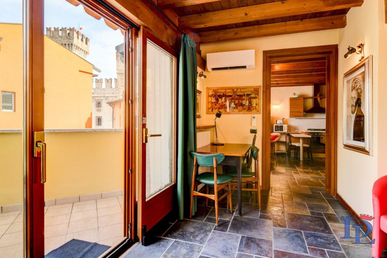 Desenzanoloft Official Partner Marriott Homes & Villas -Penthouse Never Say Never Sirmione Castle View Buitenkant foto
