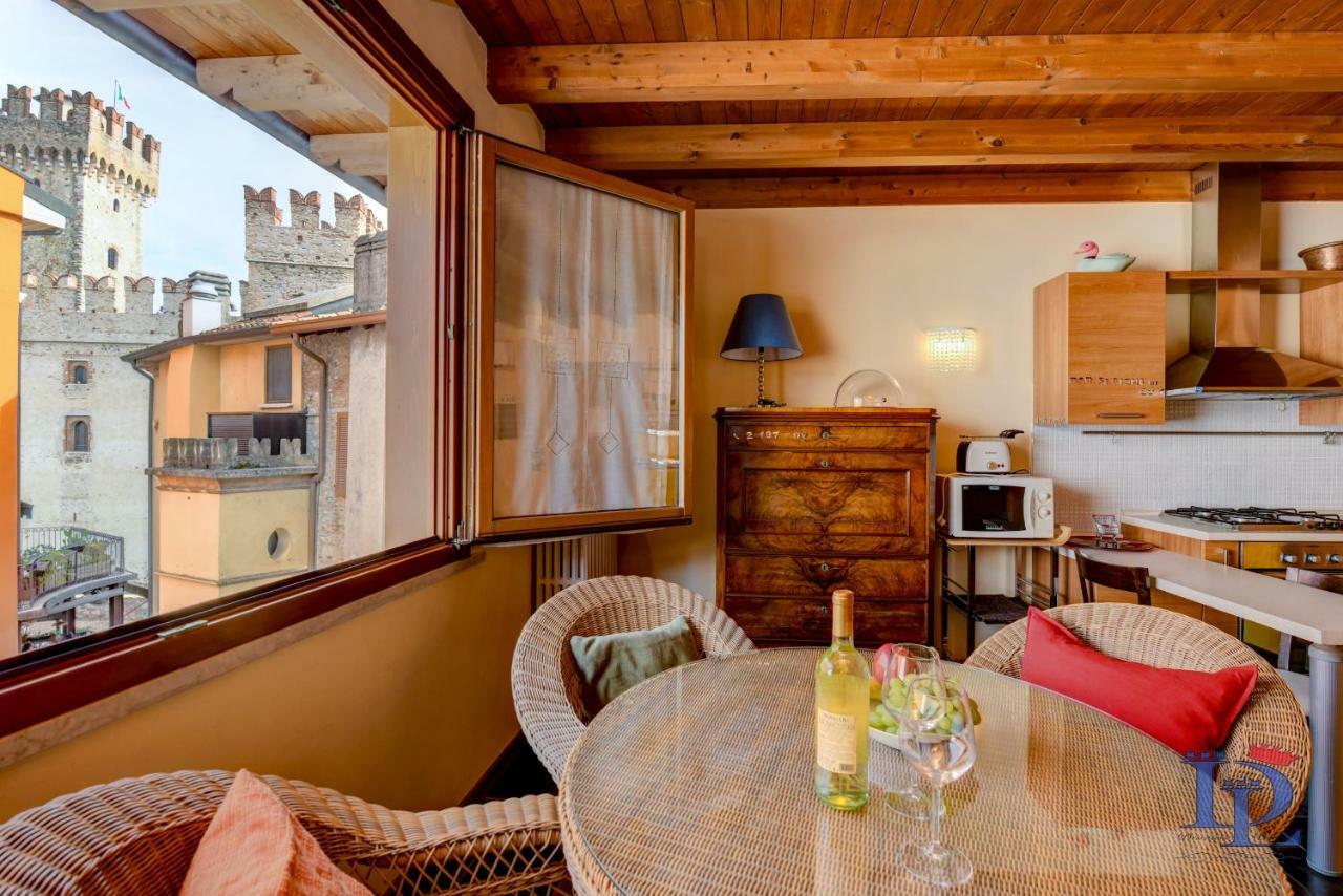 Desenzanoloft Official Partner Marriott Homes & Villas -Penthouse Never Say Never Sirmione Castle View Buitenkant foto